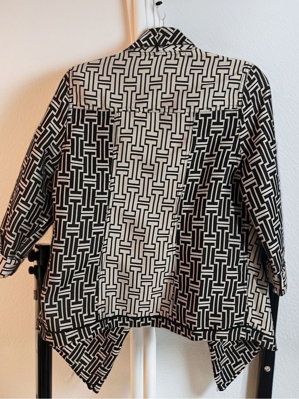 Open-Front Geometric Pattern Jacket - Black & White - Picture 2 of 4